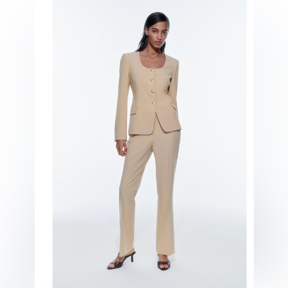 SUIT ROUND NECK BLAZER TAUPE BROWN AND FLARED HIGH WAIST PANTS. Size L